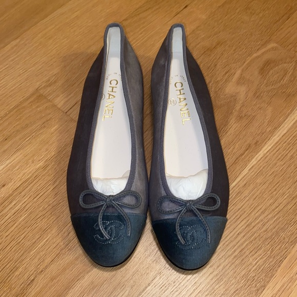 Authentic Brand New Chanel Velvet Ballet Flats - Picture 1 of 7